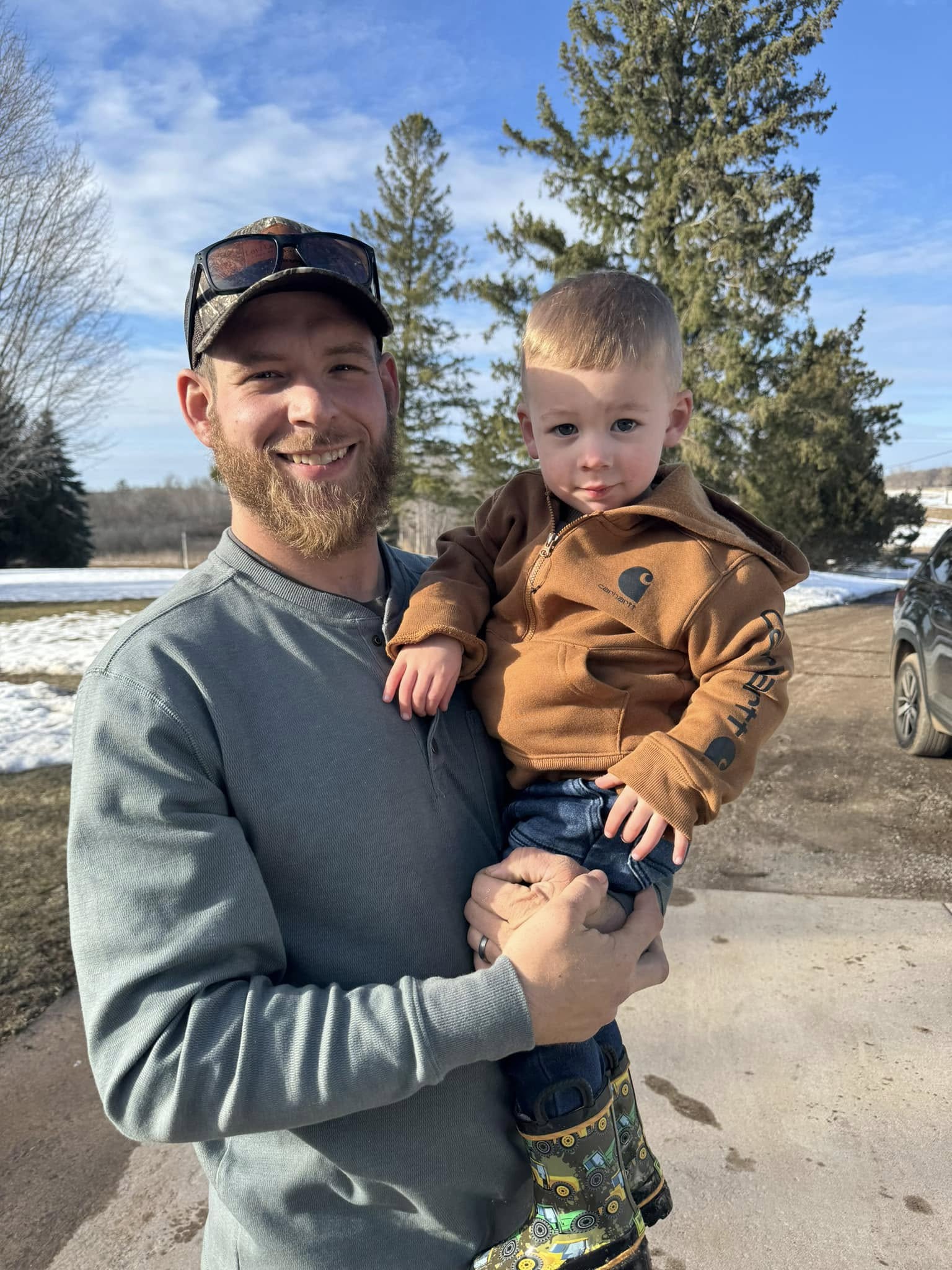 Profile picture of Andrew Heidelberger and his son